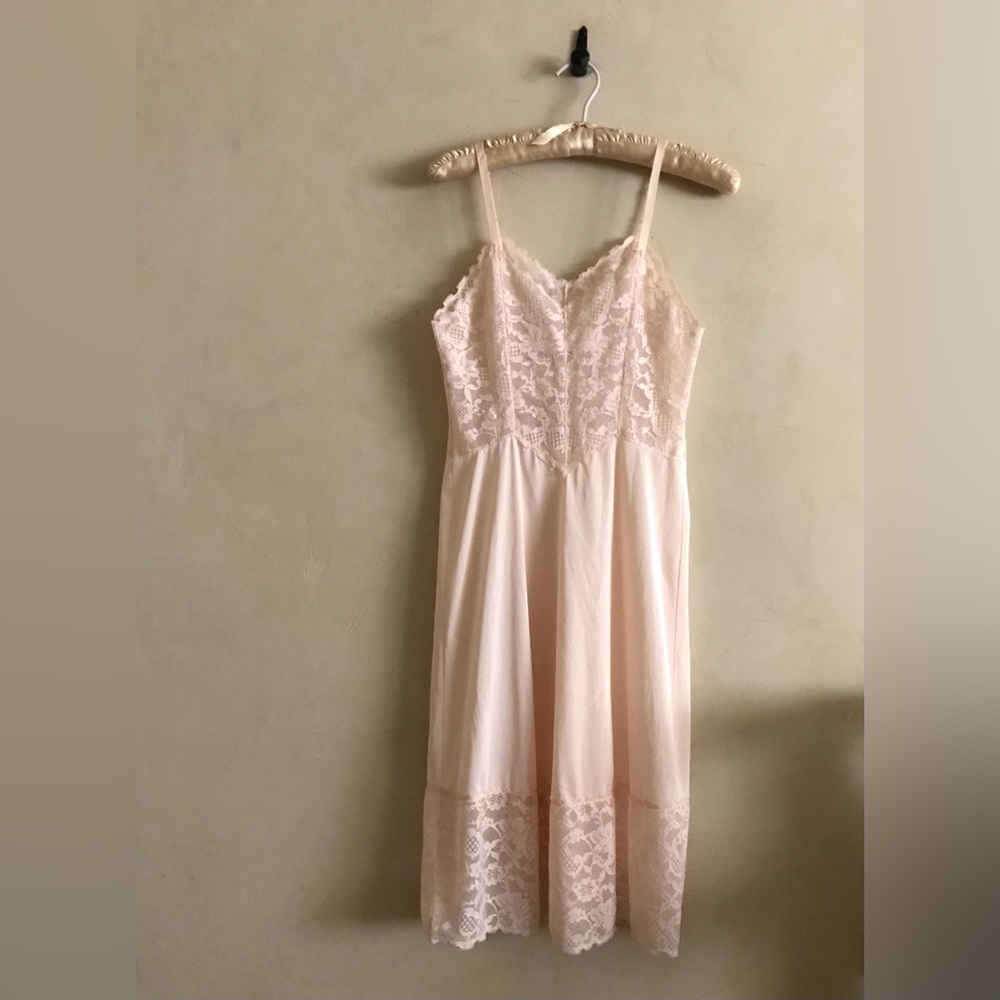 Vintage Vanity Fair Soft Pink Lace Chemise - Picture 3 of 12